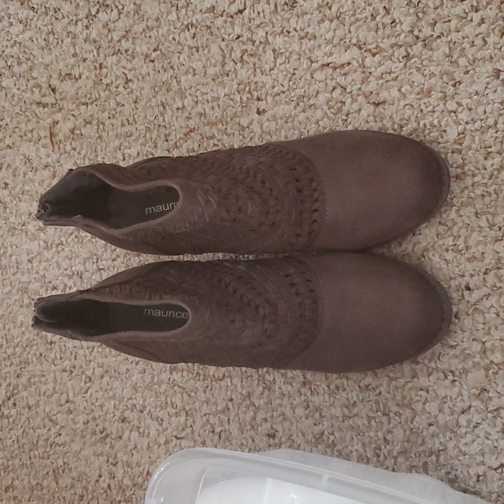 Maurices Dark Gray Ankle Booties Size 9